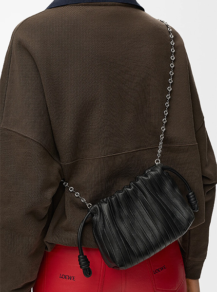 高仿LOEWE包包 | A货罗意威包包 2026春夏新款 黑色迷你纳帕羊皮革 Flamenco Pleats 手拿包