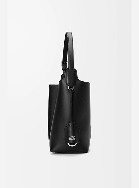 高仿LOEWE包包 | A货罗意威包包 2026春夏新款 黑色中号光滑牛皮革 Bilbao 水桶手袋