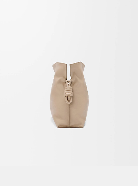 高仿LOEWE包包 | A货罗意威包包 2026春夏新款 沙色中号纳帕牛皮革 Flamenco 手拿包 福袋包